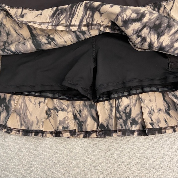 Lululemon Run: Pace Setter Skirt Size 6 - Picture 7 of 8